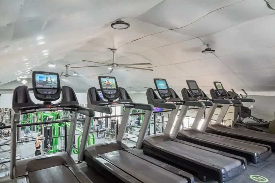 Cardio machines at Baja Fitness